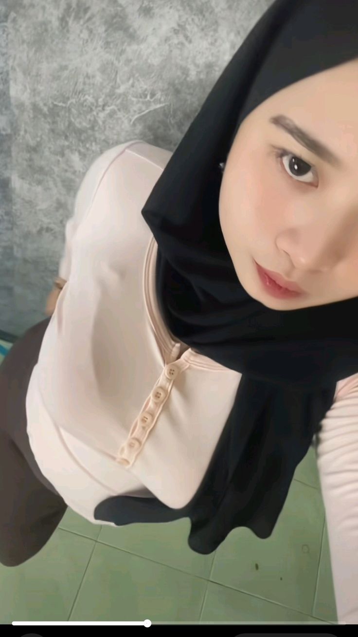 Viral Indo Terbaru 2025 Bibirmu Menarikku Seperti Gravitasi Abg Hijab Indonesia 2025 Viral
